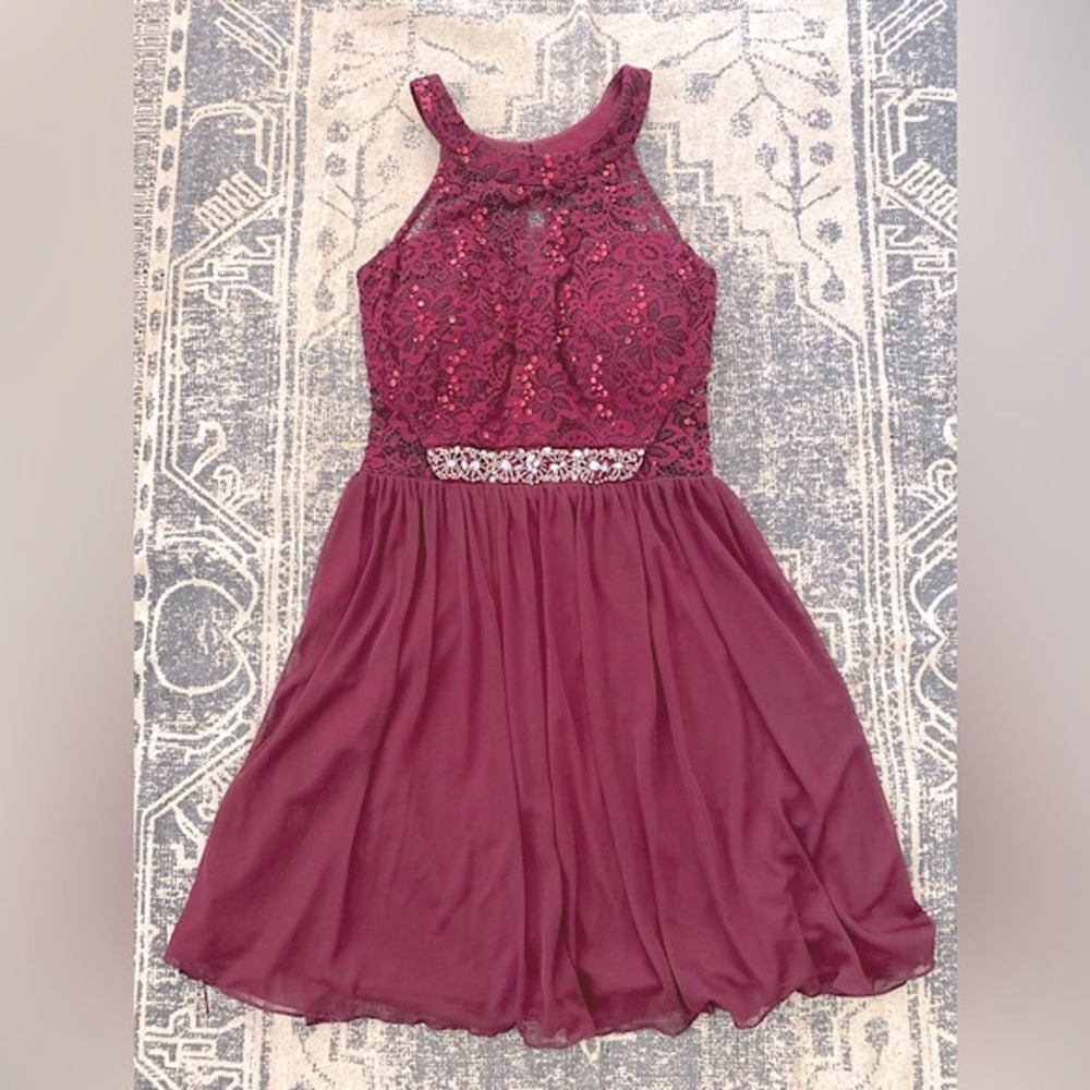 NWOT Maroon Lacey High Neck Sparkly Embellished Fit & Flare Hoco Dress: Size 7